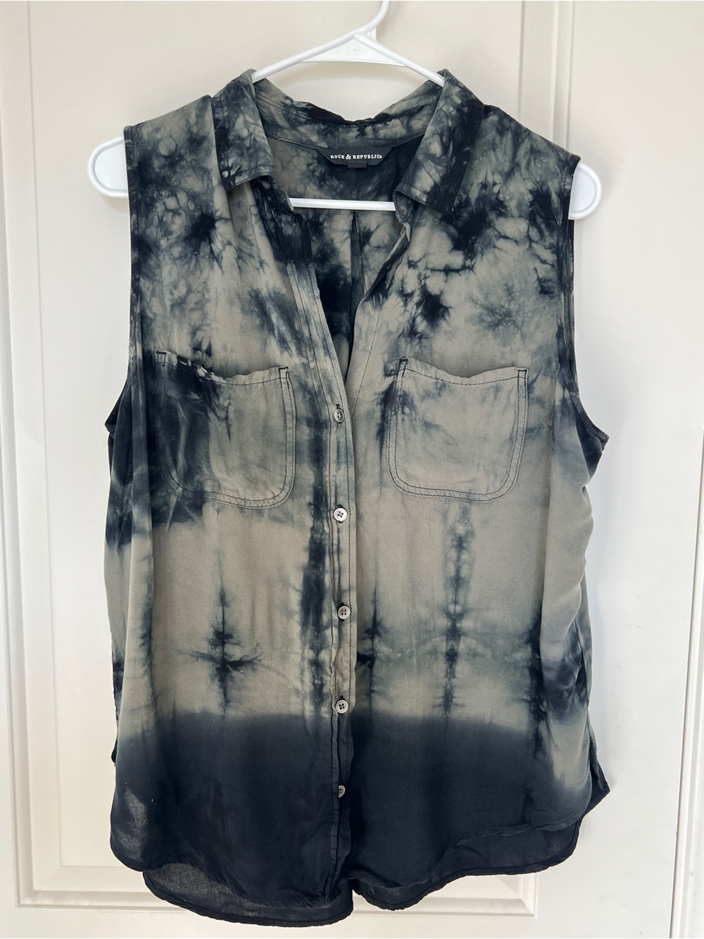 Rock & Republic Sleeveless Tie-Dye Button-Front Top in Black and Gray Green Sz M